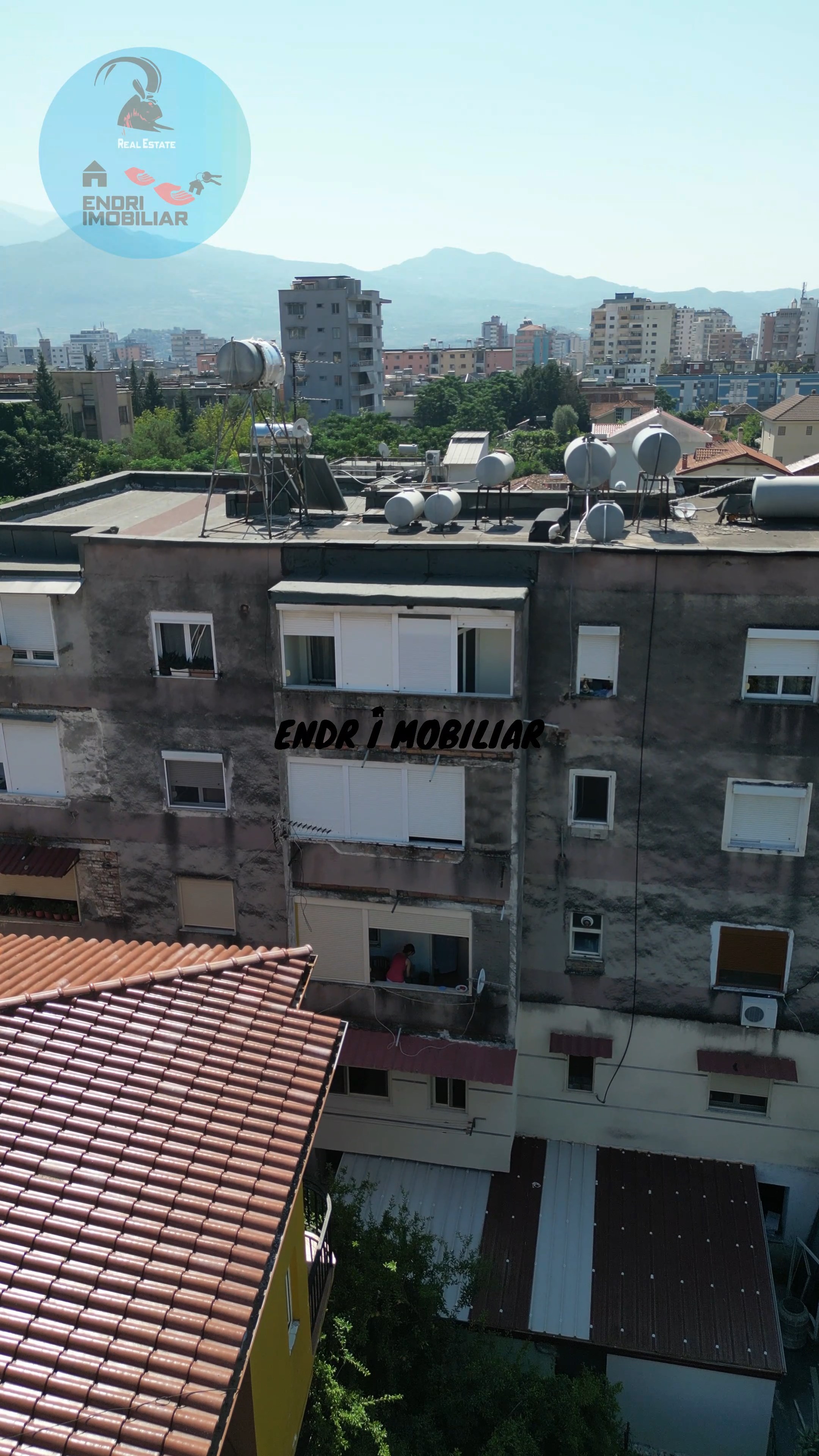 Shitet Apartament 1+1 prane konviktit