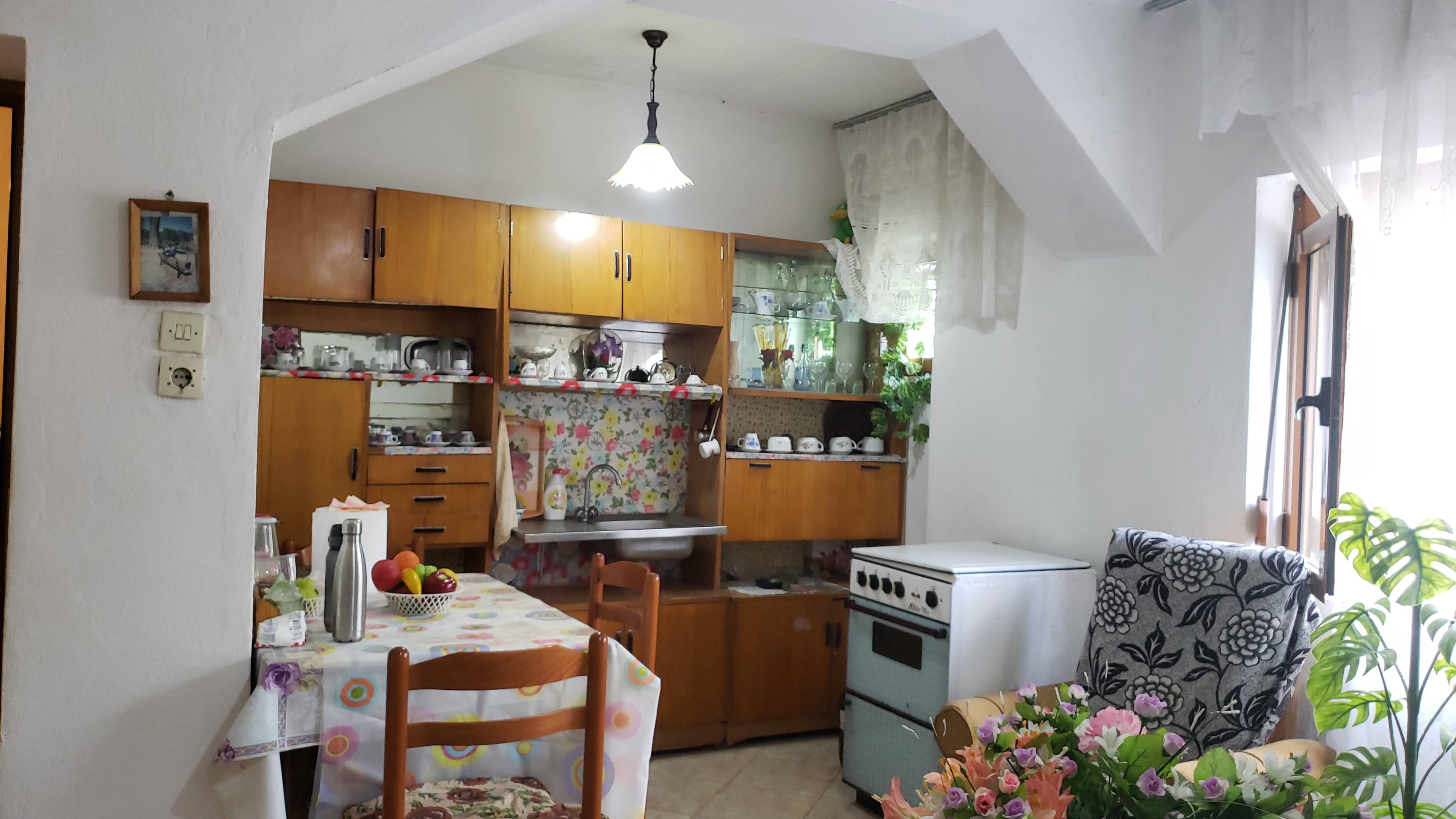 Shitet Apartament 2+1  kati i pare