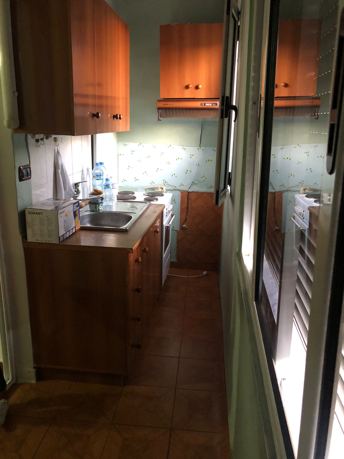 Shitet Apartament 1+1 prane restorant Regina