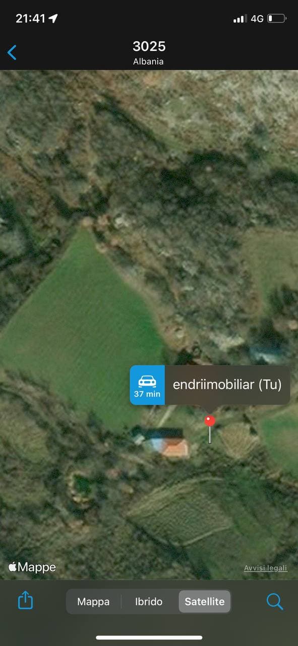 SHITET TOKE  ne fshatin shelcen me Pamje te bukur