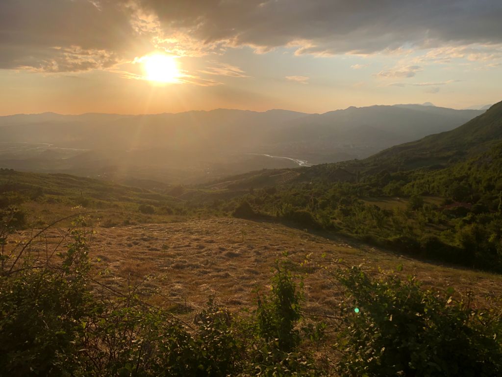 SHITET TOKE  ne fshatin shelcen me Pamje te bukur