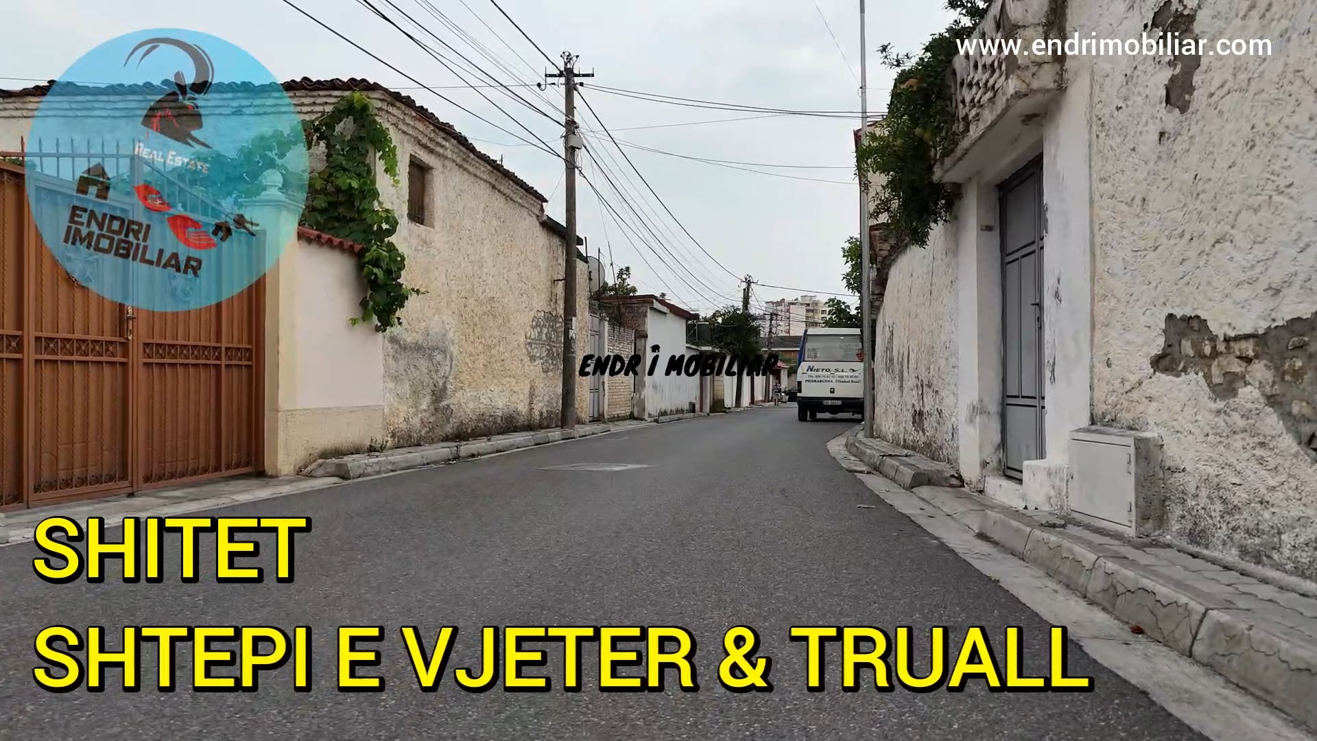 shitet Shtepi e vjeter + Truall